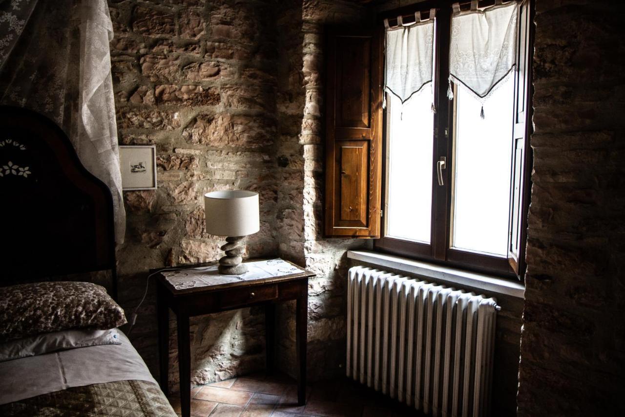 Casa Cristiano Bed&Breakfast Piobbico Esterno foto
